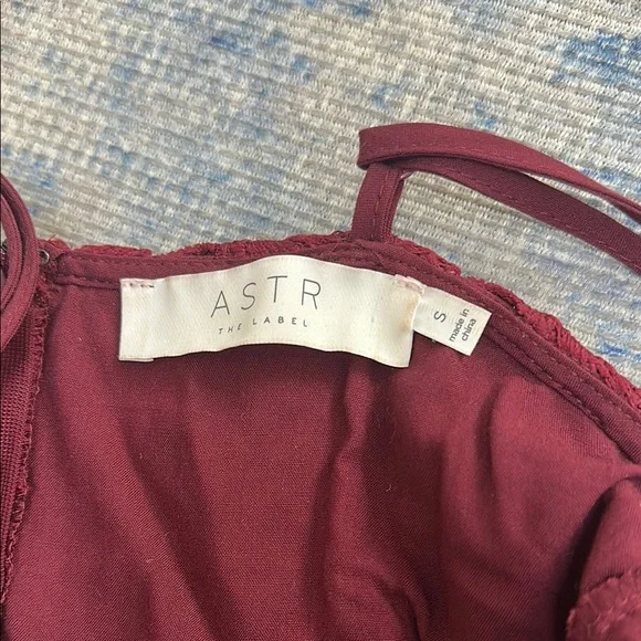 Elegant Burgundy Lace Dress - Picture 4 of 5